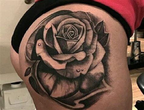 tatuaje de mujer en la nalga|Tatuajes en la nalga